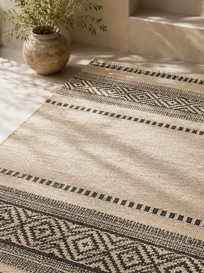 Cotton flatweave dhurrie rug by Planet Arts